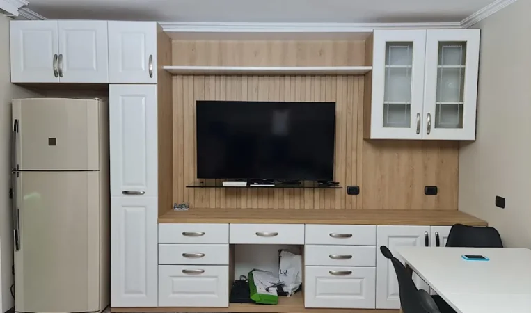 Tirane, jepet me qera apartament 3+1 Kati 4, 125 m² 750 € 