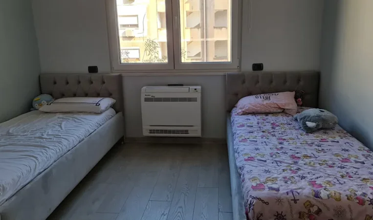 Tirane, jepet me qera apartament 3+1 Kati 4, 125 m² 750 € 