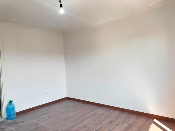 Tirane, shitet apartament 1+1 Kati 4, 54 m² 80.600 € (Kombinat)