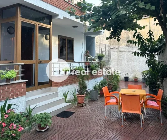 Shkoder, jepet me qera shtepi 2+1 Kati 0, 96 m² (TEK ARRA E MADHE)
