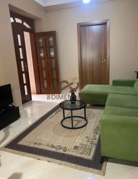 Jepet me qera Apartament 1+1 ne Rrugen e Dibres, prane Shkolles Misto Mame (D8241A-235)
