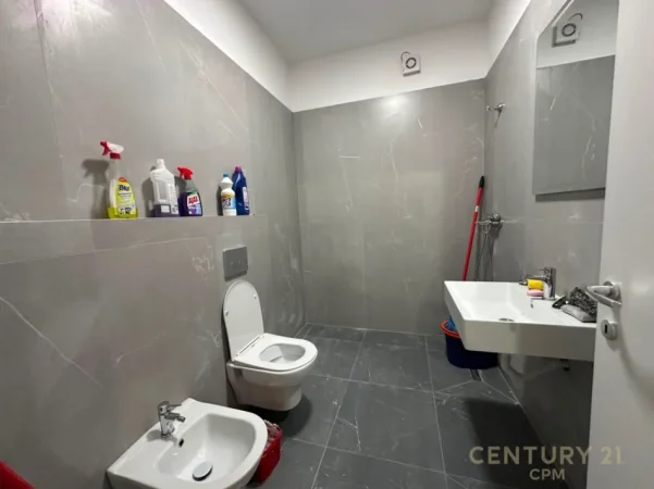 Tirane, jepet me qera apartament 1+1 Kati 6, 70 m² 630 € (5 Maj)