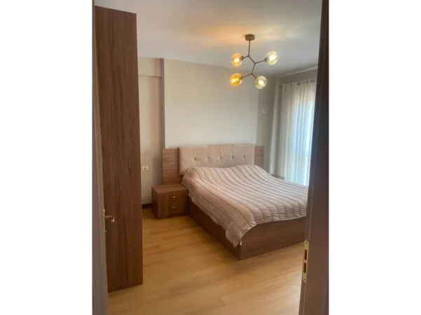 Tirane, jepet me qera apartament 1+1 Kati 5, 65 m² 500 € (SHKOLLA E BASHKUAR)