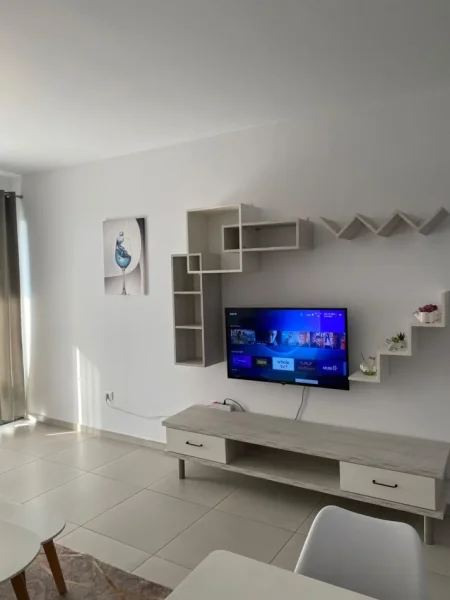 Tirane, jepet me qera apartament 2+1 Kati 5, 114 m² 750 € (Xhamlliku)
