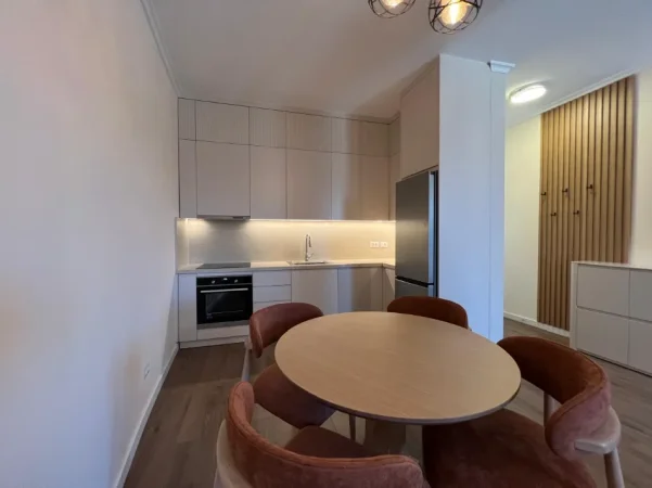Tirane, jepet me qera apartament 2+1+Aneks+Ballkon Kati 5, 120 m² 2.000 € (Altana)