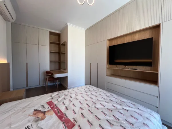 Tirane, jepet me qera apartament 2+1+Aneks+Ballkon Kati 5, 120 m² 2.000 € (Altana)