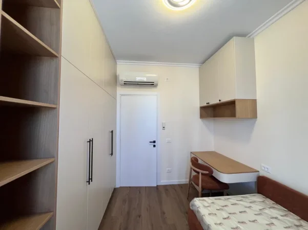 Tirane, jepet me qera apartament 2+1+Aneks+Ballkon Kati 5, 120 m² 2.000 € (Altana)