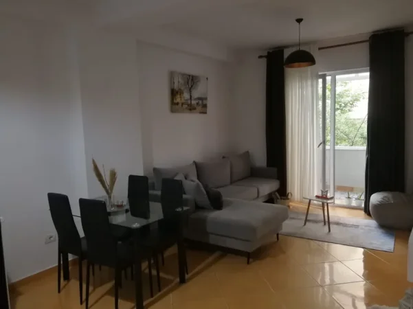 Tirane, shes apartament 1+1+Ballkon Kati 1, 82 m² 135.000 € 