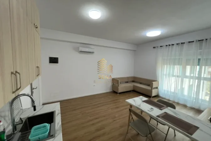 Tirane, jepet me qera apartament 1+1+Ballkon Kati 4, 60 m² 450 € (Ali Demi)