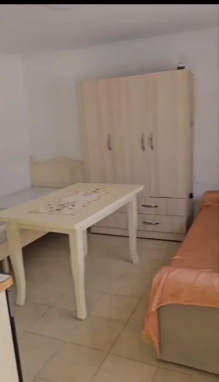 Tirane, jepet me qera apartament Studio Kati 1, 35 m² 250 € (Allias)