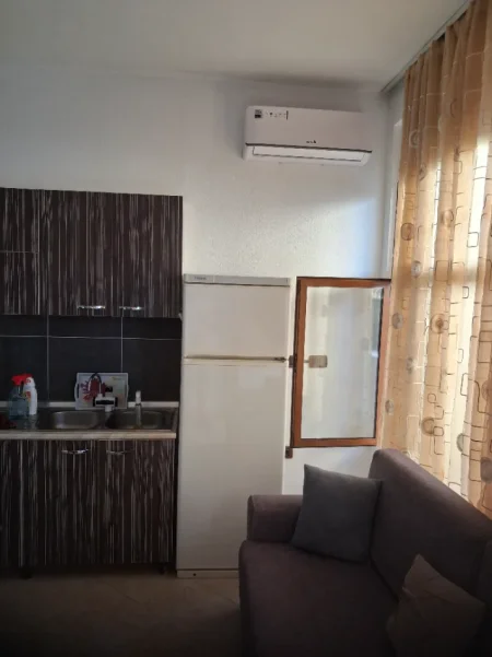 Tirane, jepet me qera shtepi 1+1 Kati 1, 50 m² 299 € (Sauk)
