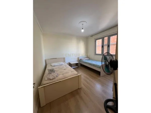 Tirane, jepet me qera apartament 2+1 Kati 2, 65 m² 500 € (Pediatria, rruga Kongresi i Manastririt)