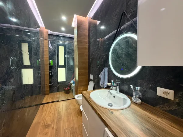 Tirane, shitet apartament 2+1+Ballkon Kati 5, 130 m² 390.000 € 