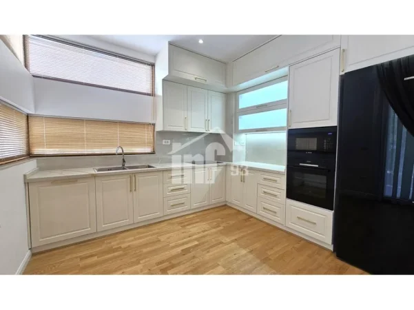 Tirane, jepet me qera Vile 2 Katshe , 323 m² 4.500 € (NË LUNDËR, VETEM 5 MIN NGA TEG)