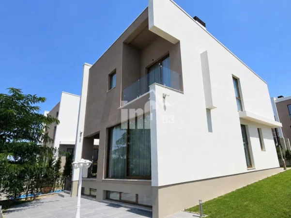 Tirane, jepet me qera Vile 2 Katshe , 323 m² 4.500 € (NË LUNDËR, VETEM 5 MIN NGA TEG)