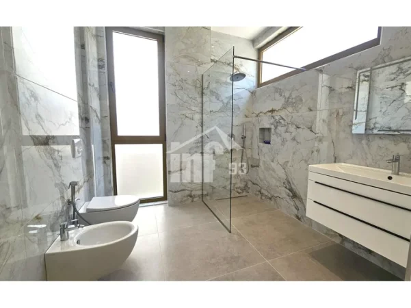 Tirane, jepet me qera Vile 2 Katshe , 323 m² 4.500 € (NË LUNDËR, VETEM 5 MIN NGA TEG)