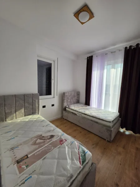 Tirane, jepet me qera apartament 2+1 , 109 m² 500 € (paskuqan)