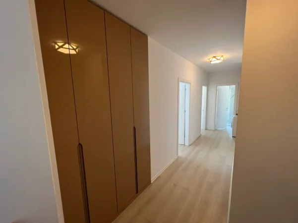 Tirane, jepet me qera apartament 2+1+Ballkon Kati 8, 90 m² (5 Maji)65,000 Lekë/muaj (i diskutueshëm)