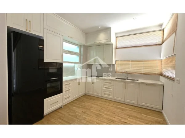 Tirane, jepet me qera Vile 2 Katshe , 323 m² 5.000 € (NË LUNDËR, VETEM 5 MIN NGA TEG)