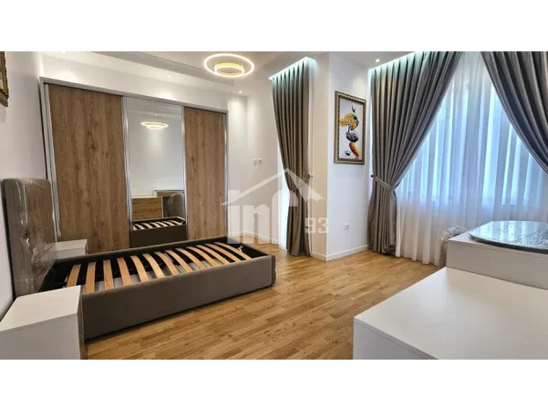 Tirane, jepet me qera Vile 2 Katshe , 323 m² 5.000 € (NË LUNDËR, VETEM 5 MIN NGA TEG)