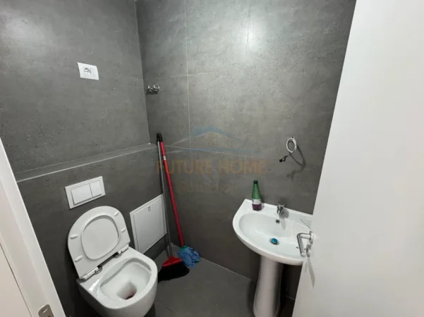 Tirane, jepet me qera ambjent biznesi Kati 0, 27 m² 500 € (Myslym Shyri)