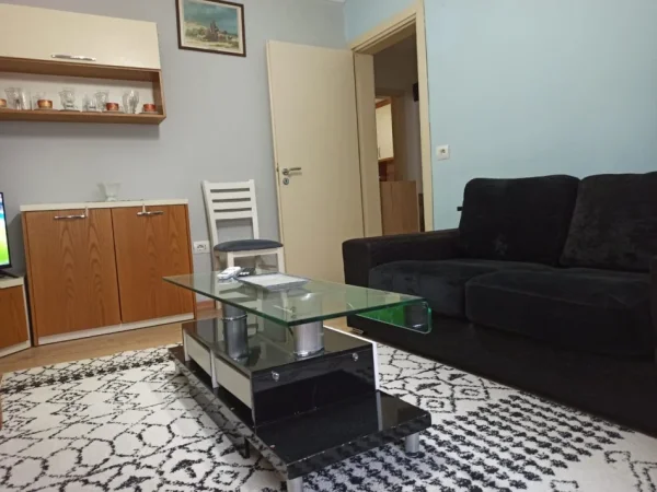 Tirane, jepet me qera apartament 1+1 Kati 2, 60 m² 500 € (21 Dhjetori)