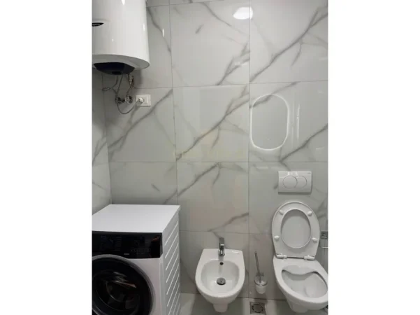 Tirane, jepet me qera apartament 1+1 Kati 4, 60 m² 400 € 