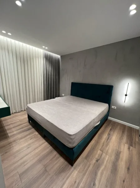 Tirane, jepet me qera apartament 2+1 Kati 7, 86 m² 700 € (FUSHA AVIACIONIT)