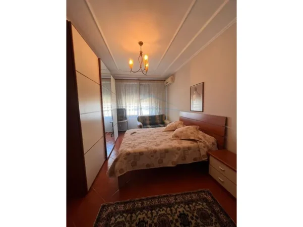 Tirane, jepet me qera apartament 2+1+2, Kati 7, 100 m² 700 € (21 Dhjetori)