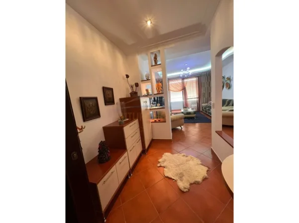 Tirane, jepet me qera apartament 2+1+2, Kati 7, 100 m² 700 € (21 Dhjetori)