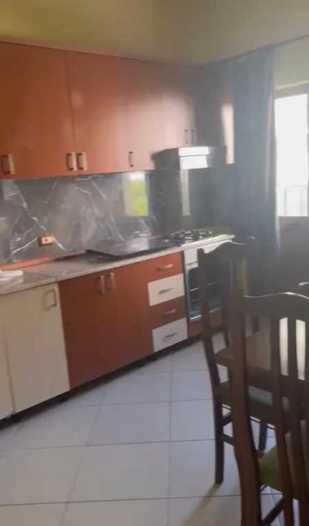 Tirane, jepet me qera apartament 2+1 Kati 3, 160 m² 450 € (Kodra e Priftit)