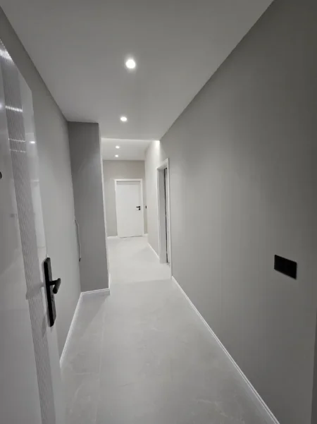 Tirane, jepet me qera apartament 1+1+Ballkon Kati 2, 72 m² 700 € (Don Bosko)