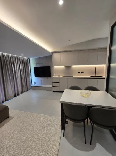 Tirane, jepet me qera apartament 1+1+Ballkon Kati 2, 72 m² 700 € (Don Bosko)