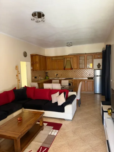 Tirane, jepet me qera apartament 3+1 Kati 2, 100 m² 550 € (ALLIAS)