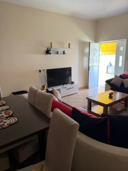 Tirane, jepet me qera apartament 3+1 Kati 2, 100 m² 550 € (ALLIAS)