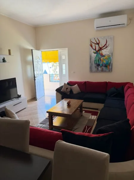 Tirane, jepet me qera apartament 3+1 Kati 2, 100 m² 550 € (ALLIAS)