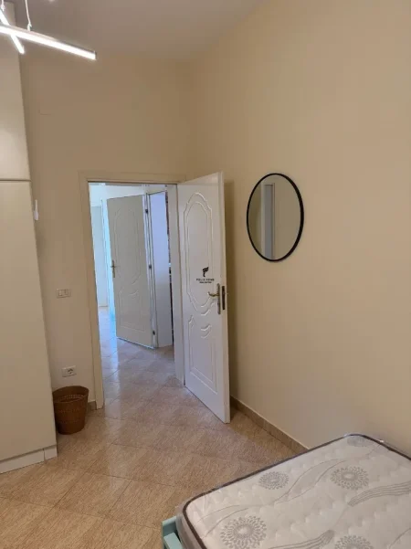 Tirane, jepet me qera apartament 3+1 Kati 2, 100 m² 550 € (ALLIAS)