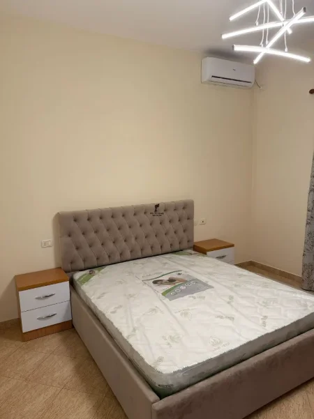 Tirane, jepet me qera apartament 3+1 Kati 2, 100 m² 550 € (ALLIAS)