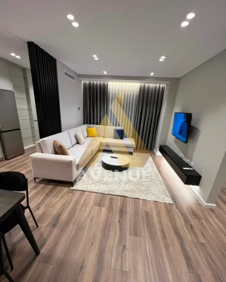 Tirane, jepet me qera apartament 2+1 Kati 7, 84 m² 700 € (Rruga e Dafinave)