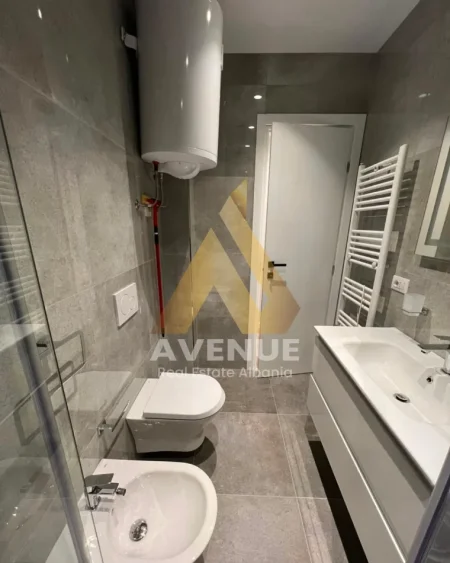 Tirane, jepet me qera apartament 2+1 Kati 7, 84 m² 700 € (Rruga e Dafinave)