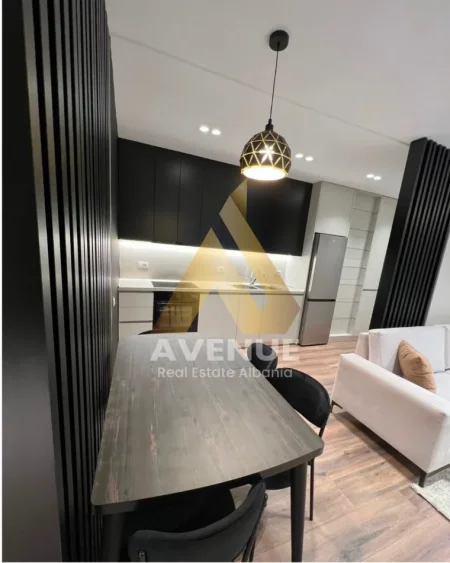 Tirane, jepet me qera apartament 2+1 Kati 7, 84 m² 700 € (Rruga e Dafinave)