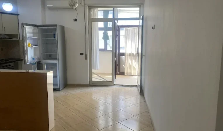 Tirane, jepet me qera apartament 2+1 Kati 3, 92 m² 600 € 