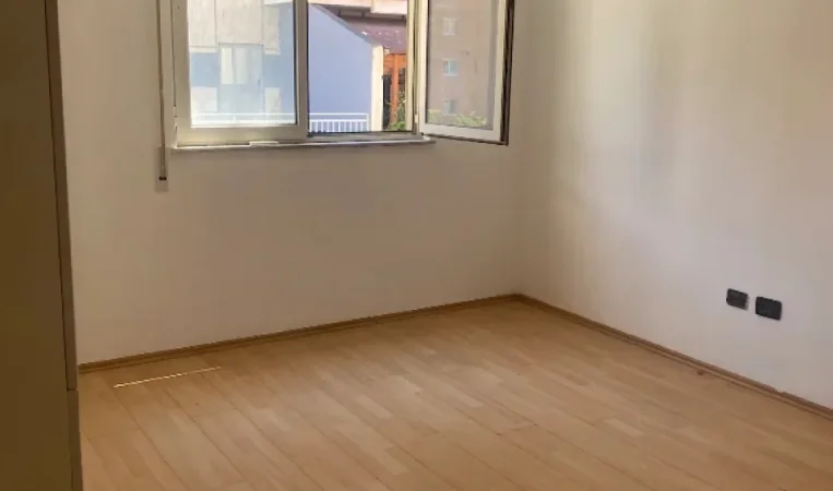 Tirane, jepet me qera apartament 2+1 Kati 3, 92 m² 600 € 