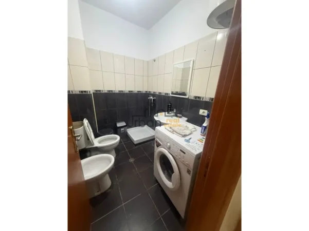 Tirane, jepet me qera apartament 1+1 Kati 1, 75 m² 400 € (Fratari,Astir)