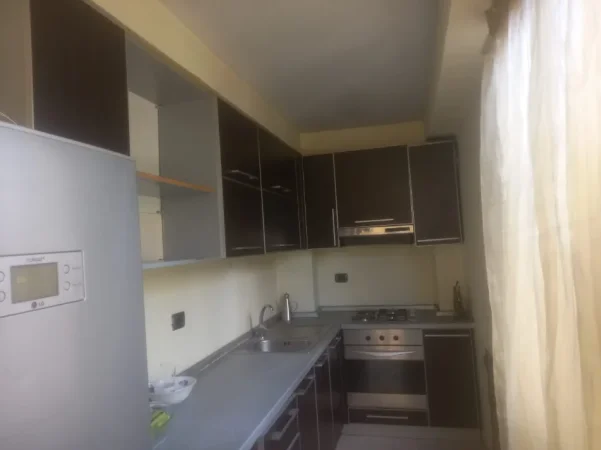 Tirane, jepet me qera apartament 2+1 Kati 2, 90 m² 600 € (artan lenja)