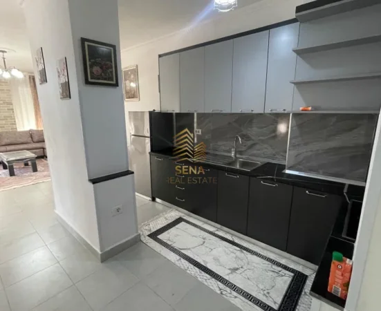 Tirane, jepet me qera apartament 2+1+Ballkon Kati 1, 100 m² 600 € (5 Maji)