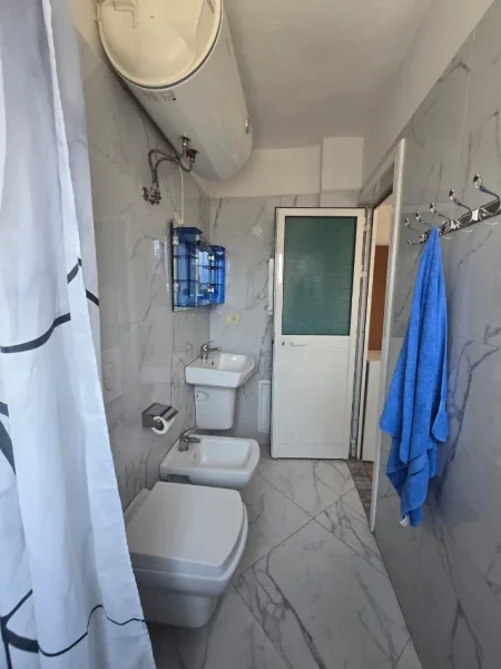 Tirane, jepet me qera garsonier 1+1 Kati 4, 38 m² 440 € (artan lenja)