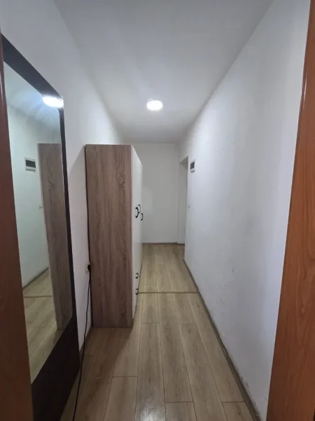 Tirane, jepet me qera garsonier 1+1 Kati 4, 38 m² 440 € (artan lenja)
