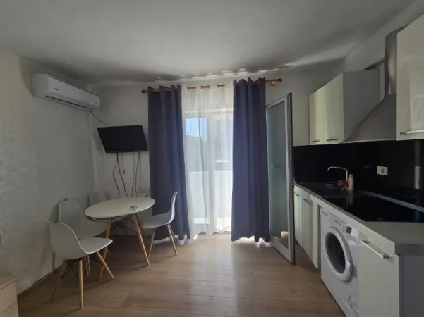 Tirane, jepet me qera garsonier 1+1 Kati 4, 38 m² 440 € (artan lenja)
