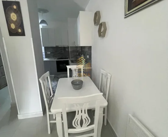 Tirane, jepet me qera apartament 2+1+Ballkon Kati 5, 100 m² 600 € (Rruga 5 Maji)